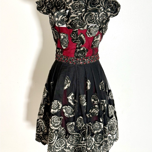 Peggy Jennings COUTURE Black & Red Velvet Roses Emb Dress - Picture 5 of 12